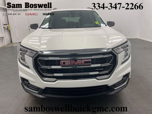 Used 2022 GMC Terrain AT4 image 3