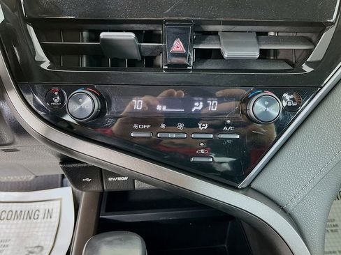 Used 2022 Toyota Camry SE FWD image 22