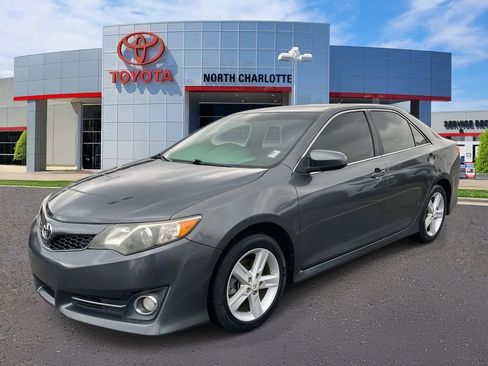 Used 2012 Toyota Camry SE image 4