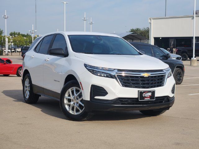 Used 2024 Chevrolet Equinox LS w/ LS Convenience Package FWD image 2