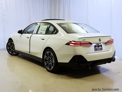 New 2026 BMW 530i xDrive w/ M Sport Package image 9