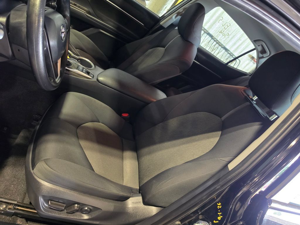 Used 2022 Toyota Camry LE FWD image 6