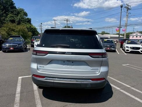 Used 2022 Jeep Grand Cherokee Laredo w/ Luxury Tech Group I AWD/4WD image 8