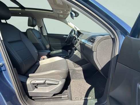 Used 2018 Volkswagen Tiguan SEL AWD/4WD image 25