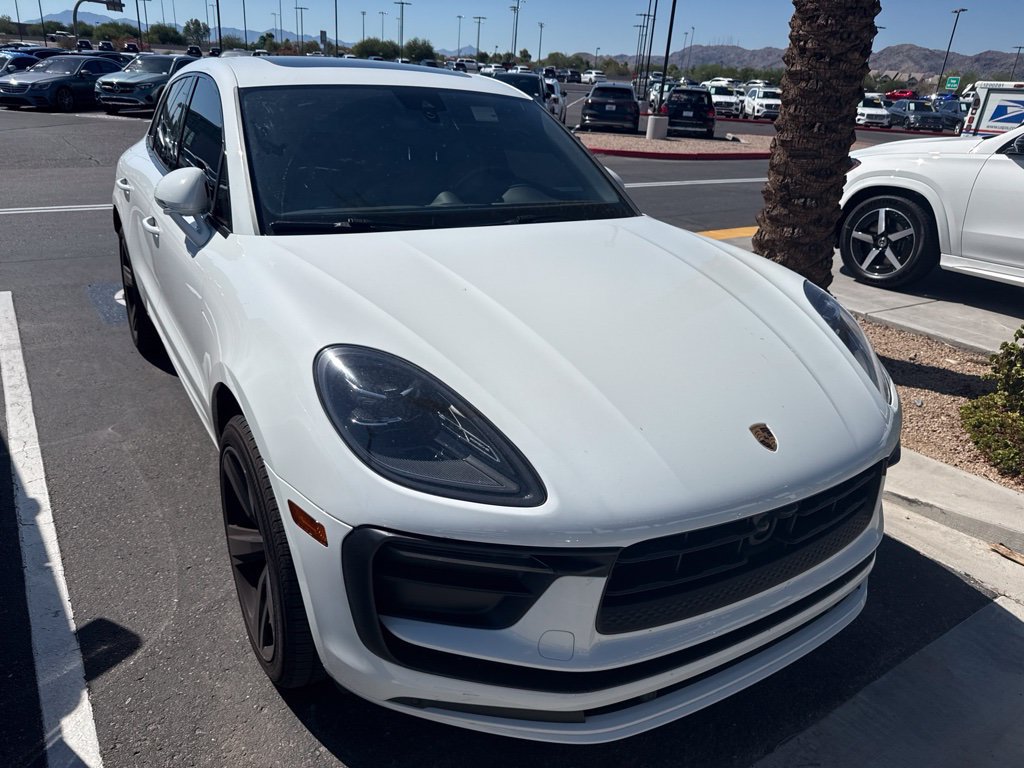Used 2024 Porsche Macan AWD/4WD image 2