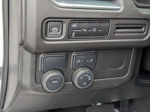 Used 2024 Chevrolet Suburban Premier RWD image 26