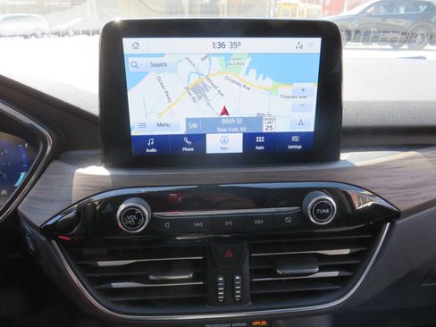 Used 2020 Ford Escape Titanium image 18