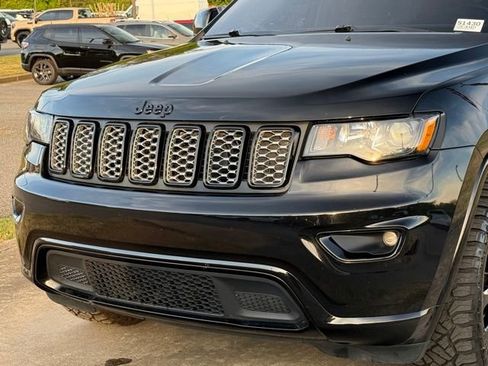 Used 2021 Jeep Grand Cherokee Laredo X image 10