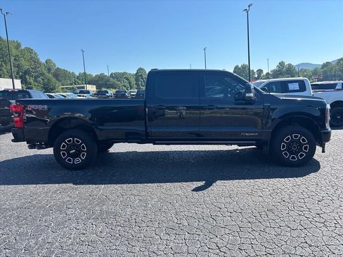 Used 2025 Ford F250 Platinum AWD/4WD image 9