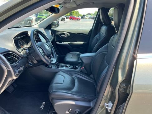Used 2019 Jeep Cherokee Limited AWD/4WD image 4