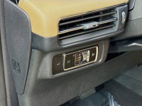 Used 2023 Lincoln Corsair Reserve image 10