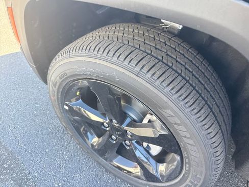 New 2025 Jeep Grand Cherokee Altitude image 25