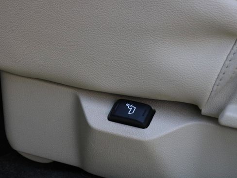 Used 2015 Lincoln MKT AWD w/ Equipment Group 201A image 38