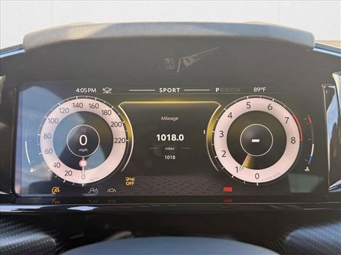 Used 2025 Aston Martin V8 Vantage Coupe image 18