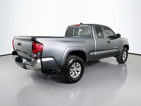 Used 2018 Toyota Tacoma SR5 w/ SR5 Appearance Package (SM) image 7