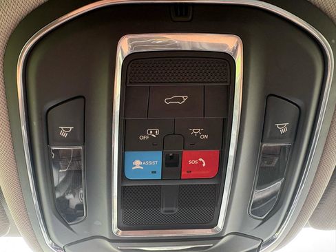 Used 2023 Jeep Grand Cherokee Limited w/ Luxury Tech Group II AWD/4WD image 26