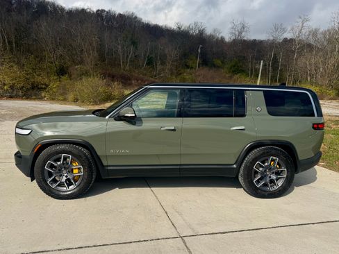 Used 2024 Rivian R1S Launch Edition image 8