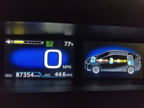 Used 2016 Toyota Prius Four Touring w/ Premium Convenience Package image 23