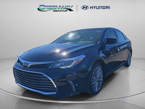 Used 2017 Toyota Avalon Limited image 4