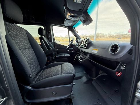 Used 2023 Mercedes-Benz Sprinter 2500 image 20