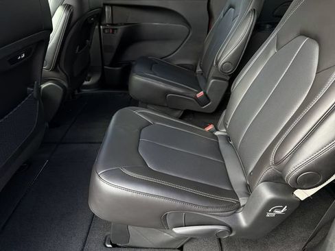 New 2026 Chrysler Pacifica Select FWD image 19