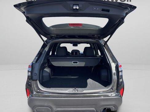 Used 2025 Subaru Forester Premium AWD/4WD image 9