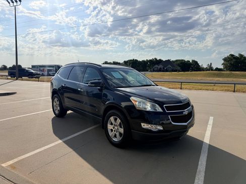 Used 2010 Chevrolet Traverse LT w/ Personal Connectivity Package FWD image 11