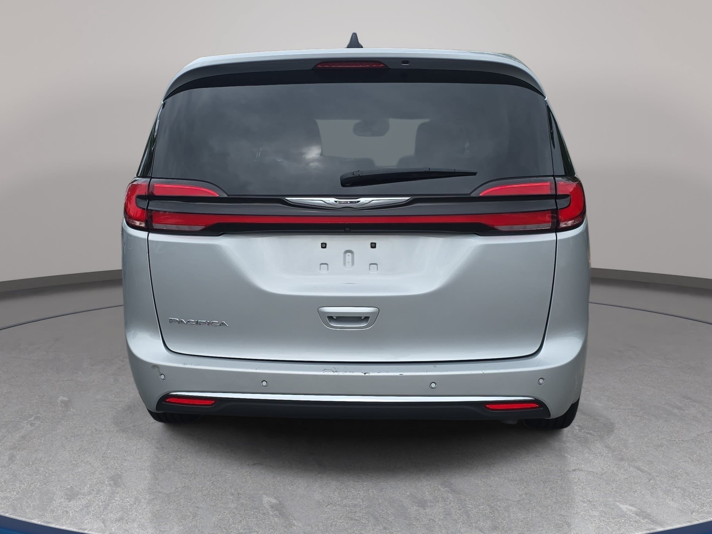 Used 2024 Chrysler Pacifica Touring-L FWD image 6