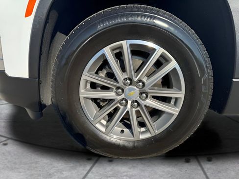 Used 2023 Chevrolet Traverse LT image 33