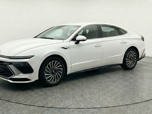 Used 2025 Hyundai Sonata SEL FWD image 3
