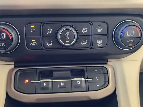 Used 2023 GMC Acadia Denali w/ Denali Technology Package FWD image 32