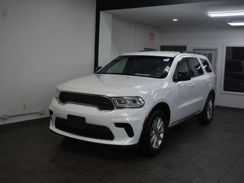 Used 2023 Dodge Durango SXT RWD image 2
