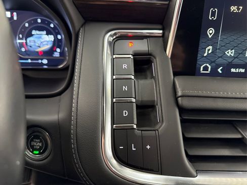 Used 2022 GMC Yukon SLE image 34