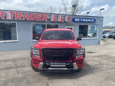 Used 2022 Nissan Titan SV AWD/4WD image 2