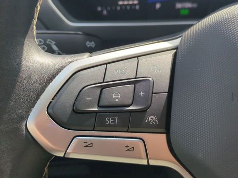 Used 2024 Volkswagen Tiguan SE image 20