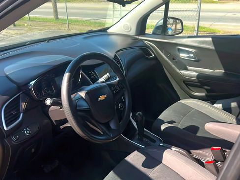 Used 2019 Chevrolet Trax LS image 6