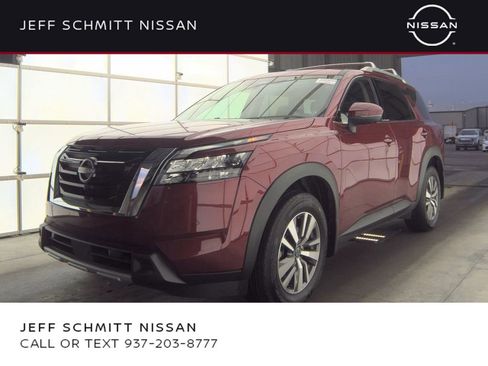 Certified 2025 Nissan Pathfinder SL image 1