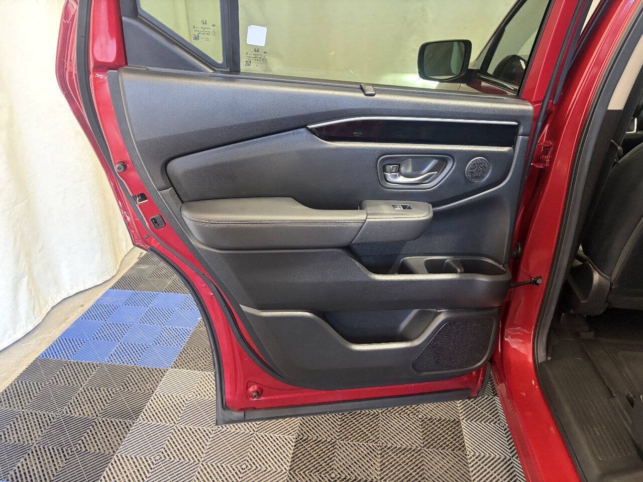 Used 2025 Honda Pilot Touring image 9