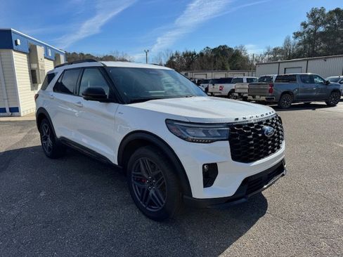 Used 2025 Ford Explorer ST-Line w/ Premium Package image 4