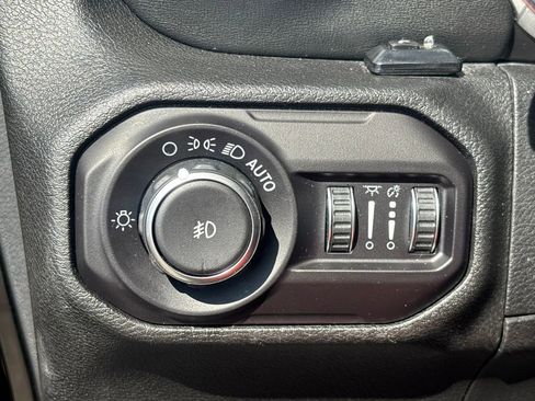 Used 2018 Jeep Wrangler Unlimited Sahara image 21