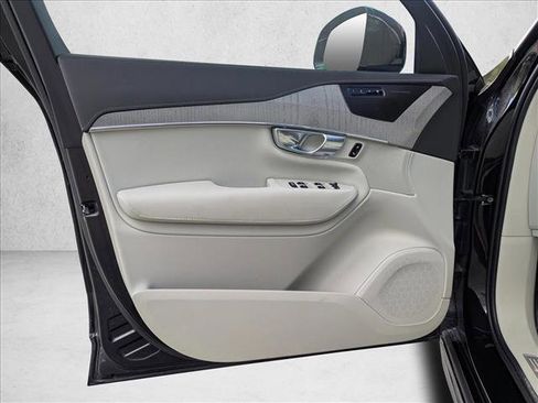 Used 2025 Volvo XC90 T8 Ultra w/ Protection Package Premier image 12