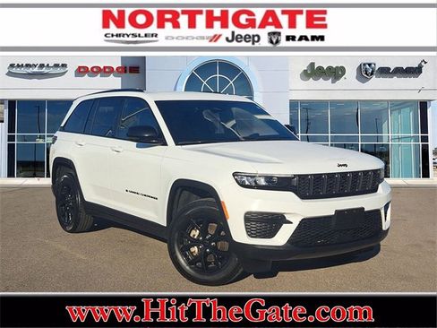 Used 2024 Jeep Grand Cherokee Altitude image 1