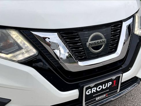Certified 2017 Nissan Rogue SV w/ SV Premium Package FWD image 29