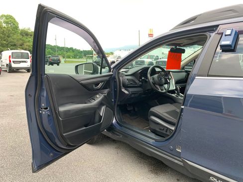 Used 2023 Subaru Outback Premium AWD/4WD image 7