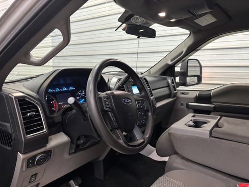 Used 2017 Ford F250 XLT w/ XLT Value Package AWD/4WD image 10