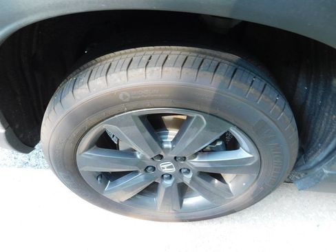 Certified 2025 Honda Pilot Sport image 7