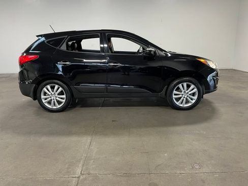 Used 2011 Hyundai Tucson Limited w/ Premium Pkg 3 FWD image 2