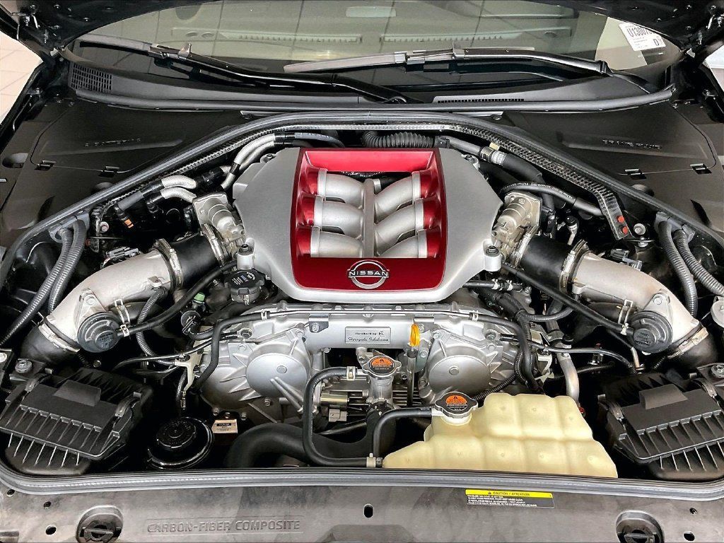 Used 2024 Nissan GT-R Premium w/ Premium Interior Package AWD/4WD image 28