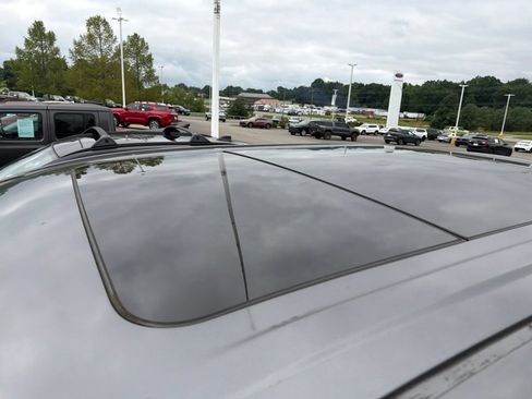Used 2021 Nissan Titan PRO-4X w/ Pro-4x Convenience Package AWD/4WD image 10