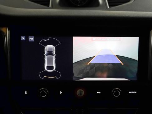 Certified 2025 Porsche Macan image 24